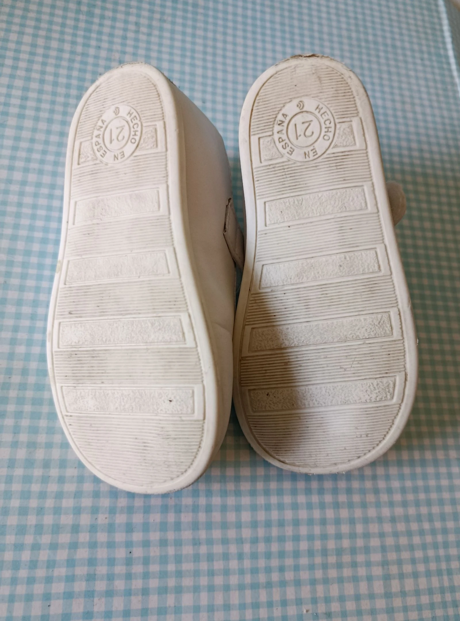 White baby shoes – photo 3